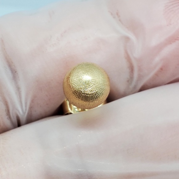 18k Solid Gold Stud Earrings - Picture 9 of 9